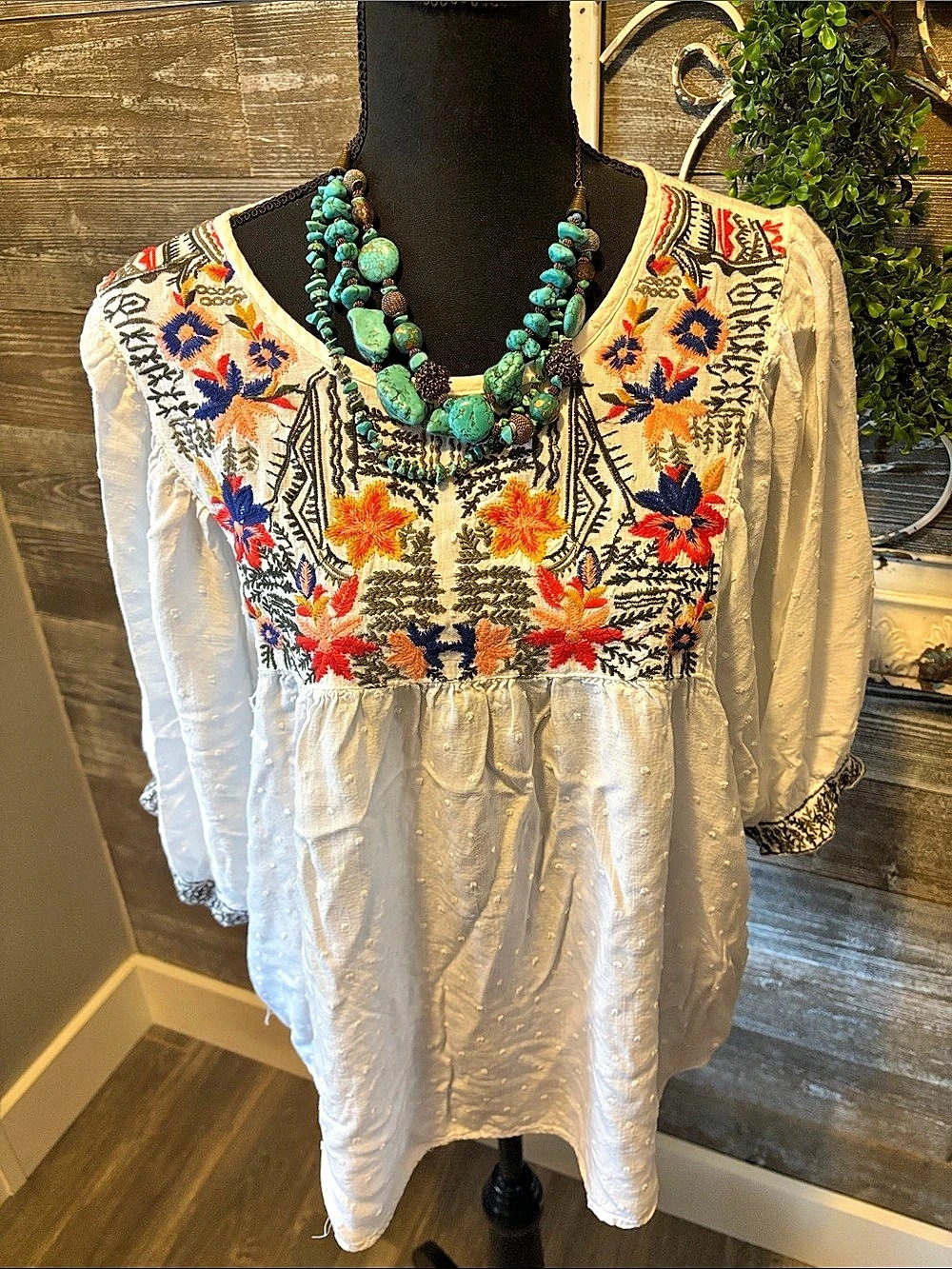 Solitaire (Size Large) Women’s Embroidered Floral Boho Tunic